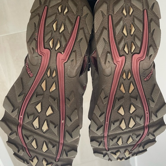 Teva Tan and Pink Athletic Sandals size 7.5 - Picture 12 of 17